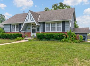 407 SW Glendana Dr, Lees Summit, MO 64081