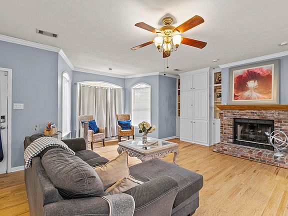 5th image of 5 Williamsburg Dr
