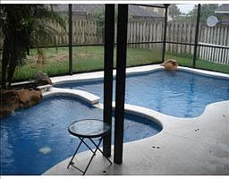 2nd image of 811 Lewis Pl