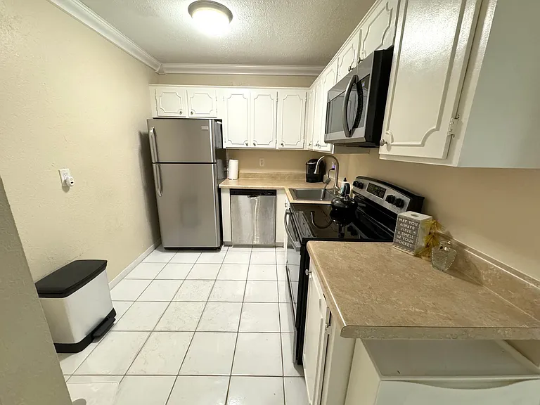 Lengthwise kitchen view