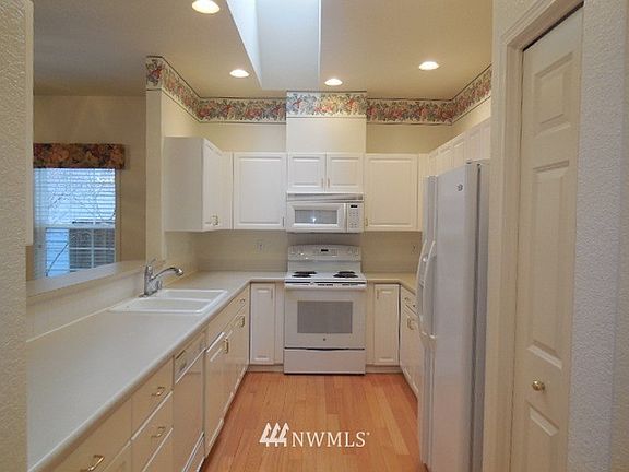 3rd image of 5537 Devonshire Street E