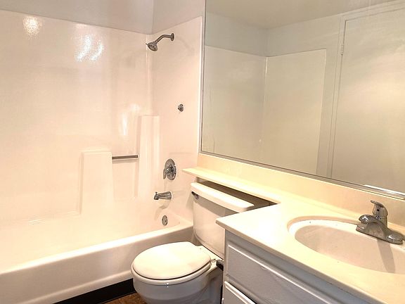 4th image of 500 S Saint Andrews Pl #105