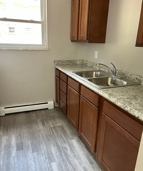 OHIO PIKE TERRACE APPARTMENTS — Photo 15