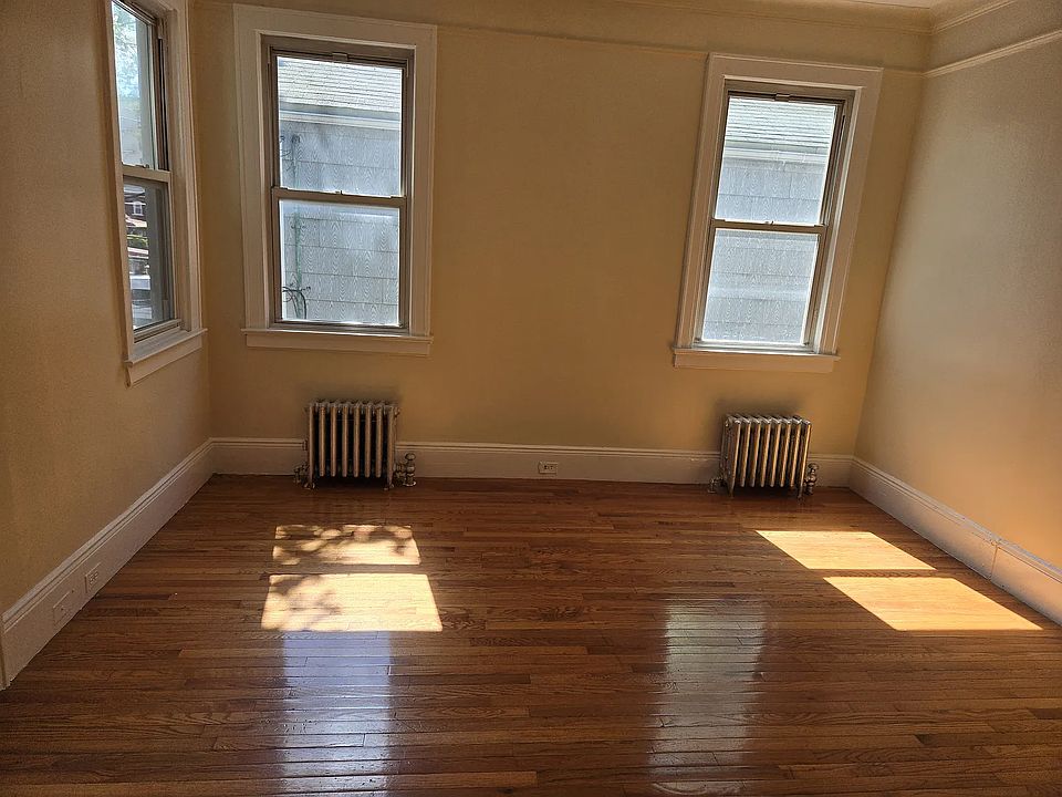 1st image of 475 Lenox Rd #2