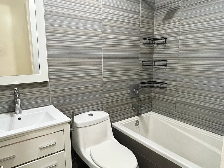 323 Melrose St #3F — Photo 12