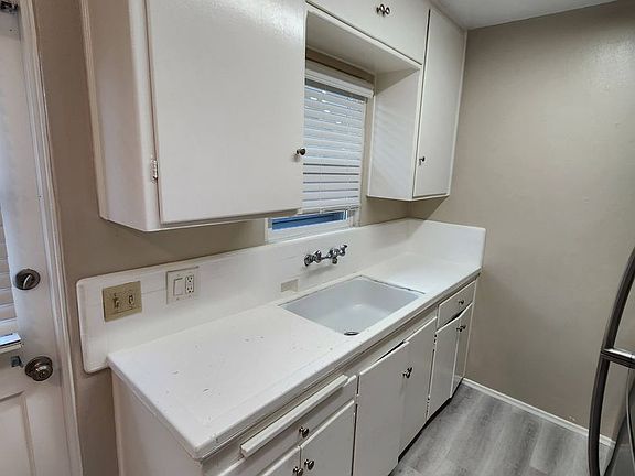5th image of 4121 Mason St