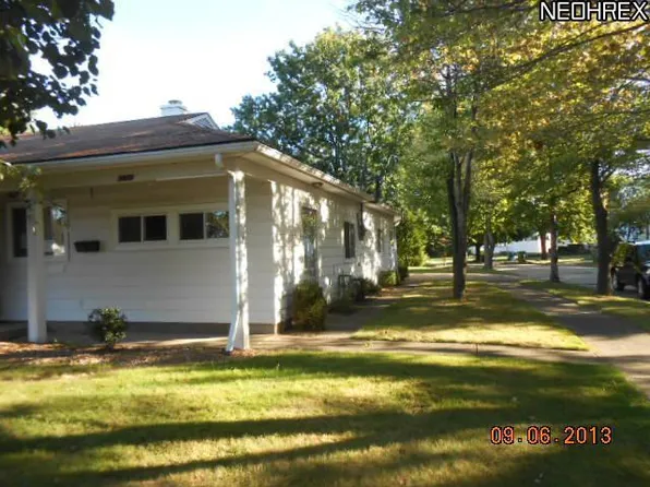 9876 Manorford Dr, Parma Heights, OH 44130