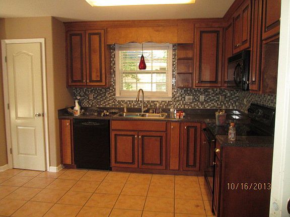 4th image of 1805 Hazel Dr