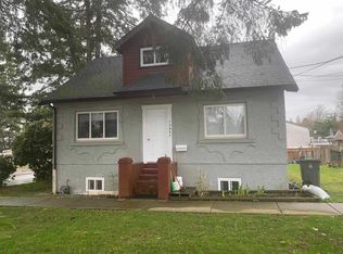 13697 Grosvenor Rd, Surrey, BC V3R5E3