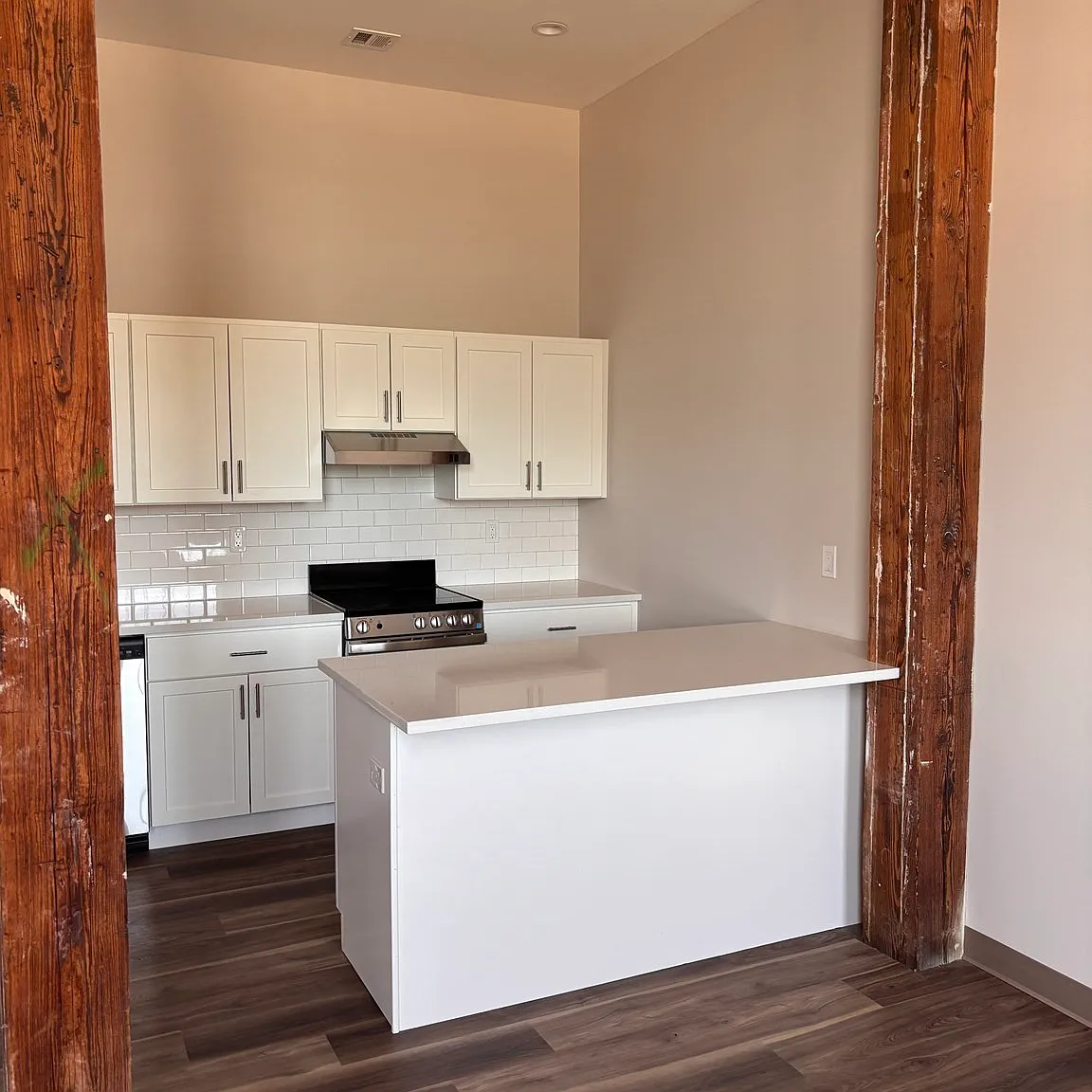 1 bed, 1.0 bath, 700 sqft, $1,950 — Photo 3