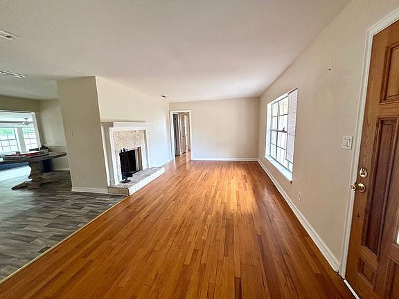 2nd image of 1206 Buena Vista Blvd