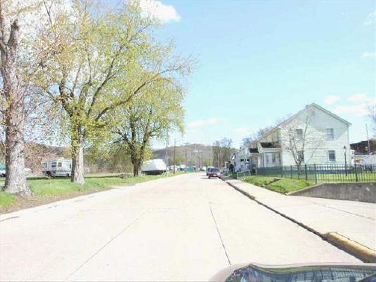 2nd image of 1221 N River Ave