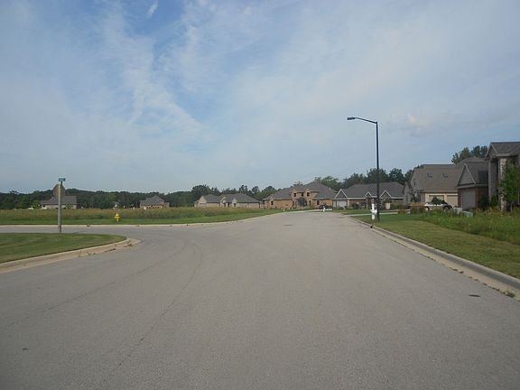 5th image of 2893 Creekwood Cir