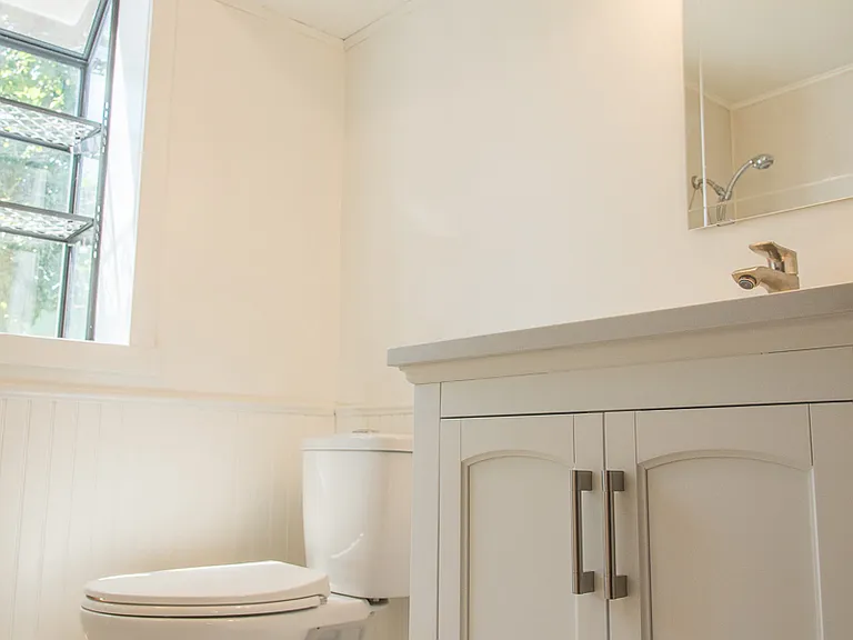 Downstairs bath with Tub/Shower