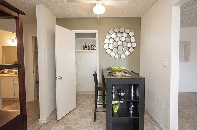 Greenbriar Villa Apartments — Photo 17