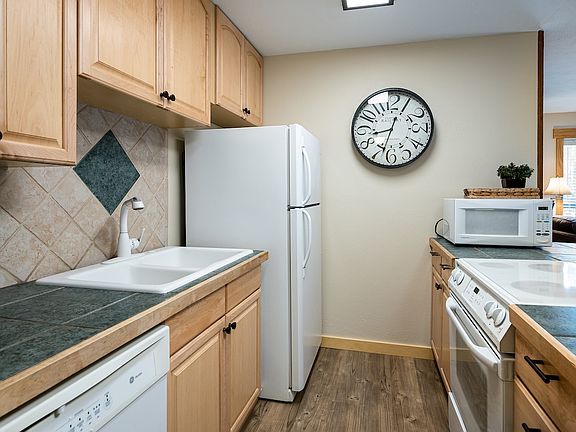 5th image of 500 Four Oclock Road UNIT A22