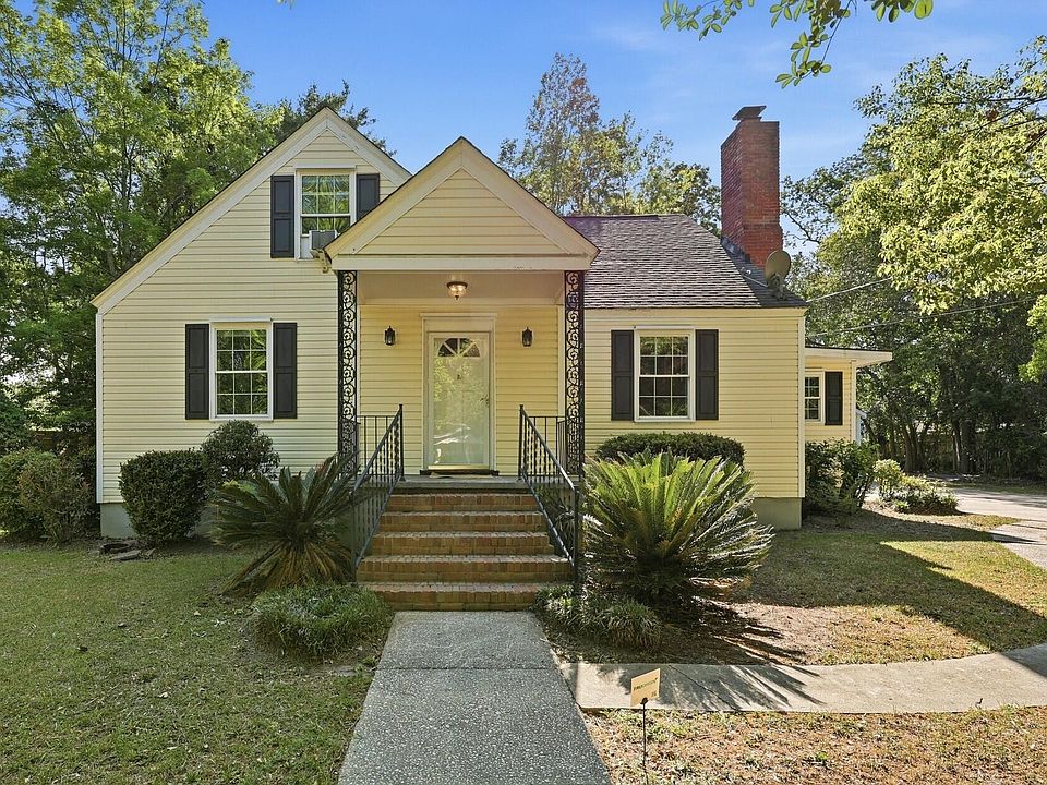 1st image of 27 Oak Forest Dr