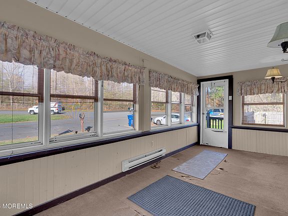 5th image of 543 N Riverside Drive