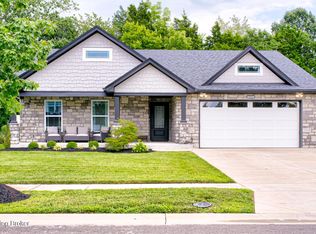 9011 Manslick Commons Dr, Louisville, KY 40219