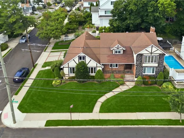 3877 Hylan Blvd, Staten Island, NY 10308