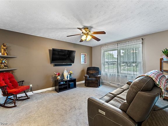 2nd image of 2371 Penny Ln