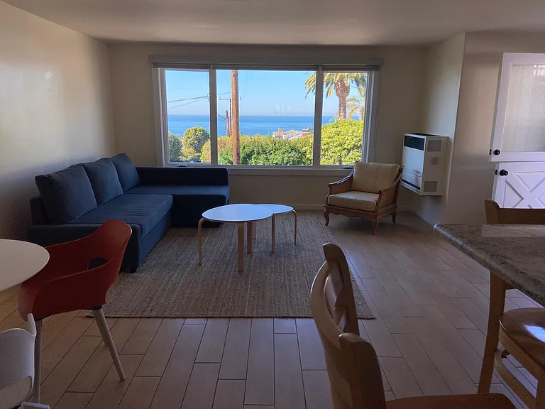 Very spacious living room