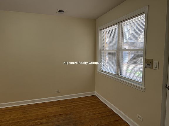 3rd image of 2642 W Foster Ave #105C