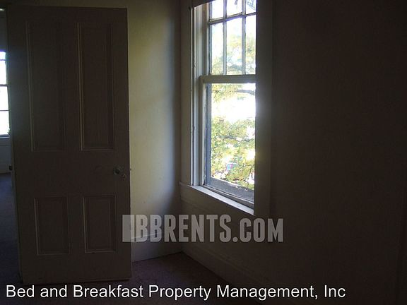 4th image of 337 Ross Ave APT 4