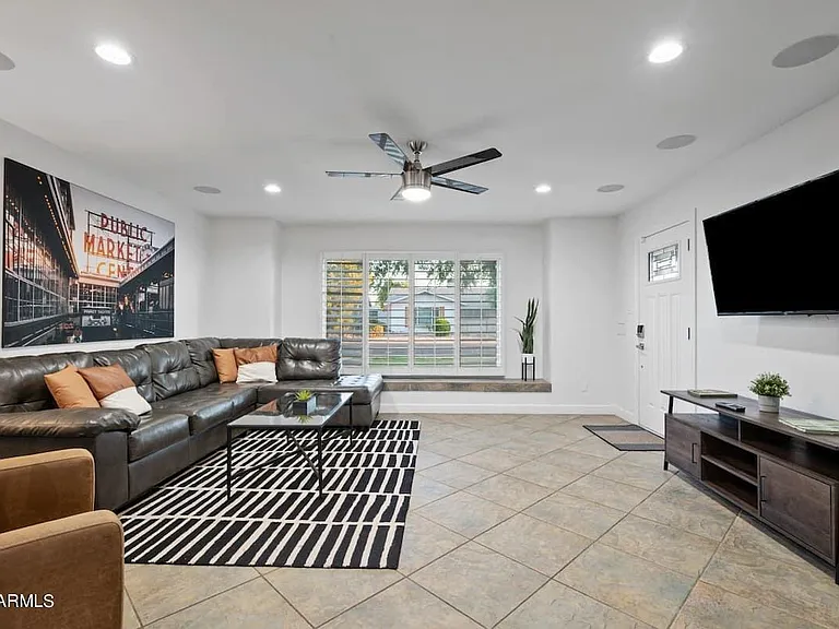 8336 E Sells Dr — Photo 7