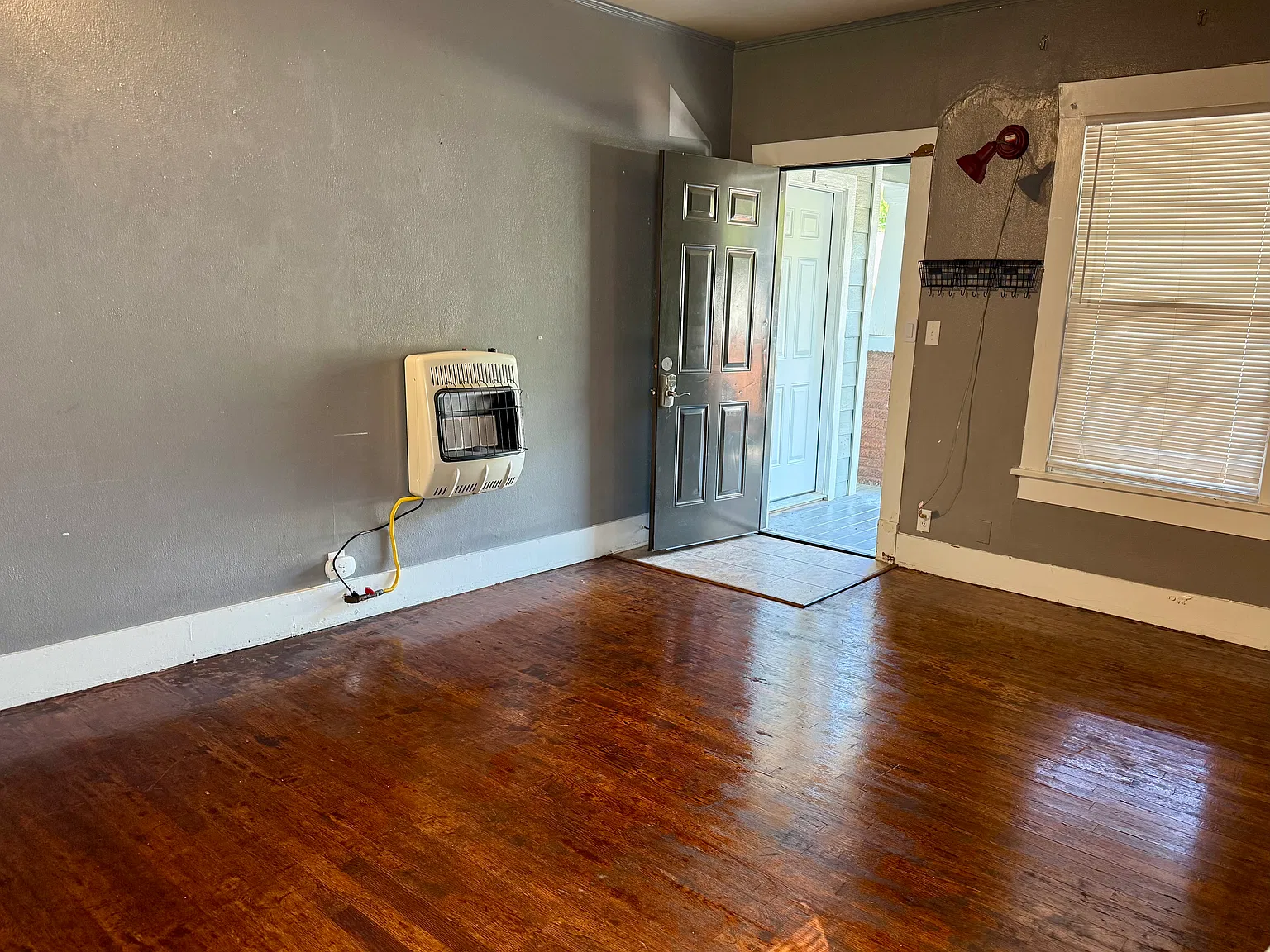1 bed, $650 — Photo 2