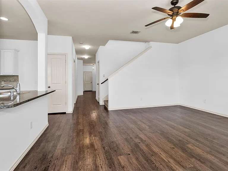 2730 Donellan Dr — Photo 10