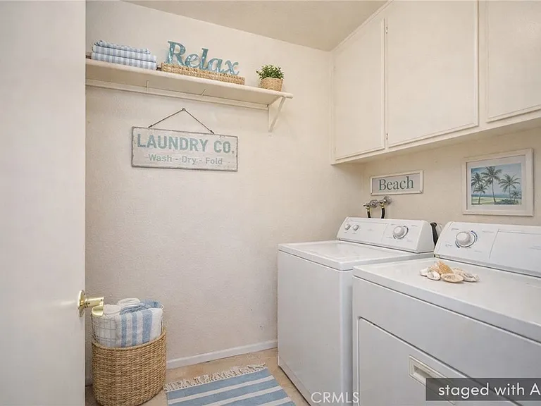 24392 Kingston Ct — Photo 16
