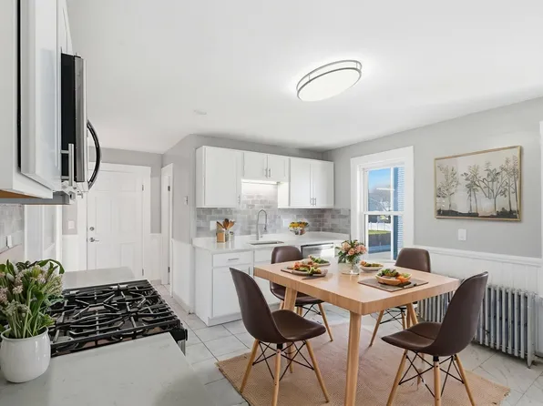 5 Atwood Ave Floor 3, Norwood, MA 02062