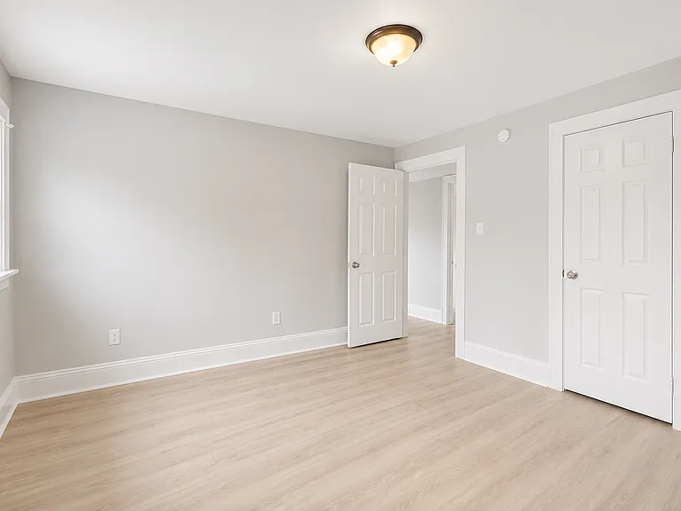 93 Hollywood Ave — Photo 13