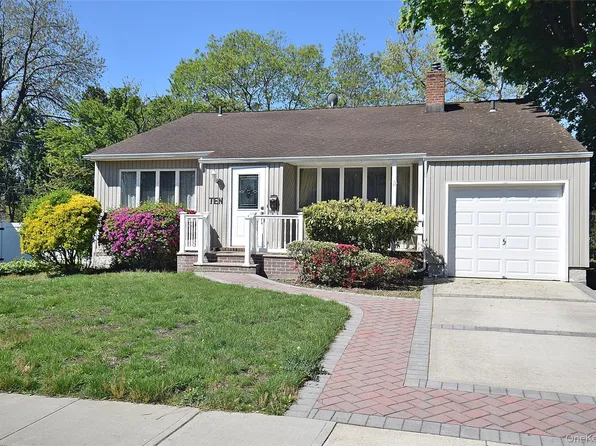 10 Tacoma Lane #1, Syosset, NY 11791