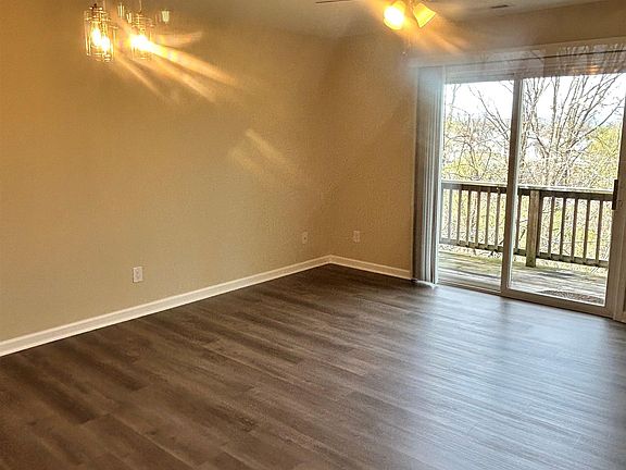 2nd image of 1129 Robin Hood Ct #105