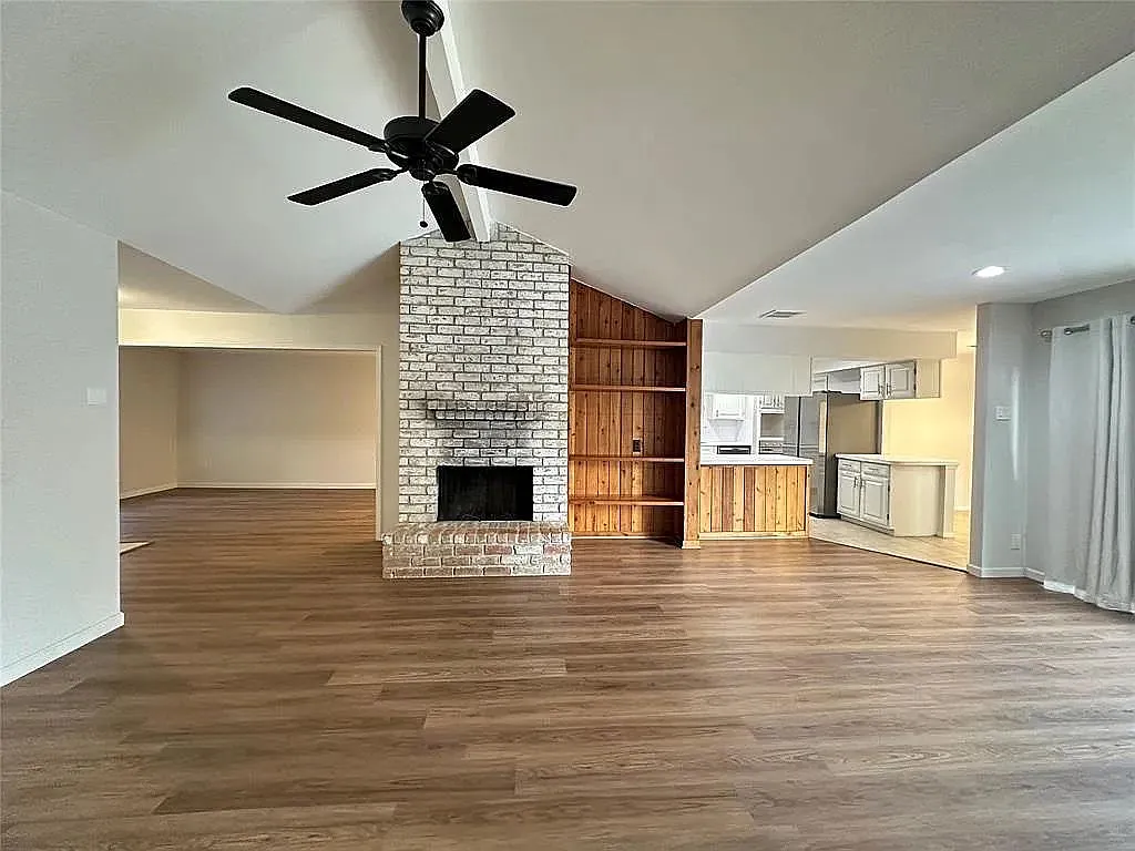 3 bed, 2.0 bath, 1899 sqft, $1,800 — Photo 3