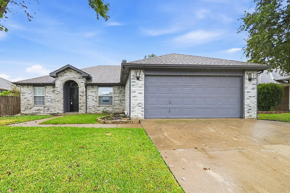 3 bed, 2.0 bath, 1616 sqft, $2,230 — Photo 1