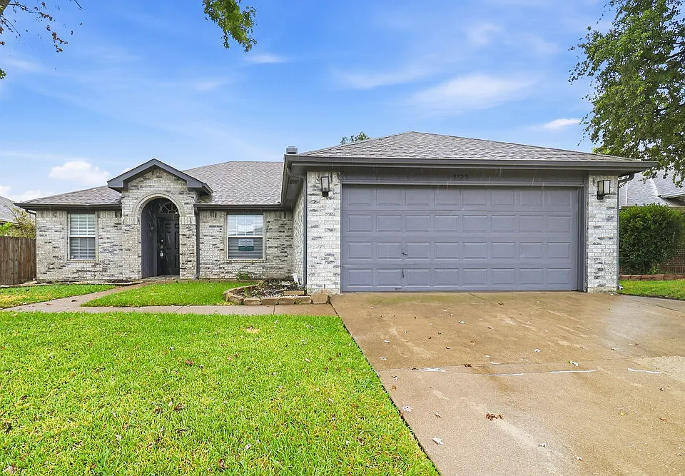 5122 Eastcreek Dr