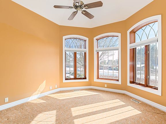 4th image of 3372 Ledgewood Ct W