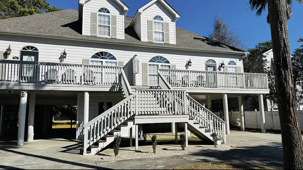 5 bed, 2350 sqft, $3,900 — Photo 1