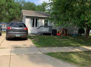 110 9th Ave SE, Mandan, ND 58554