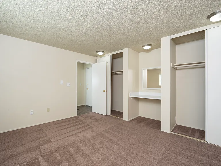 1 Bed 1 Bath Corner Unit - 750 Sq Ft 1 Bed 1 Bath Corner Unit - 750 Sq Ft