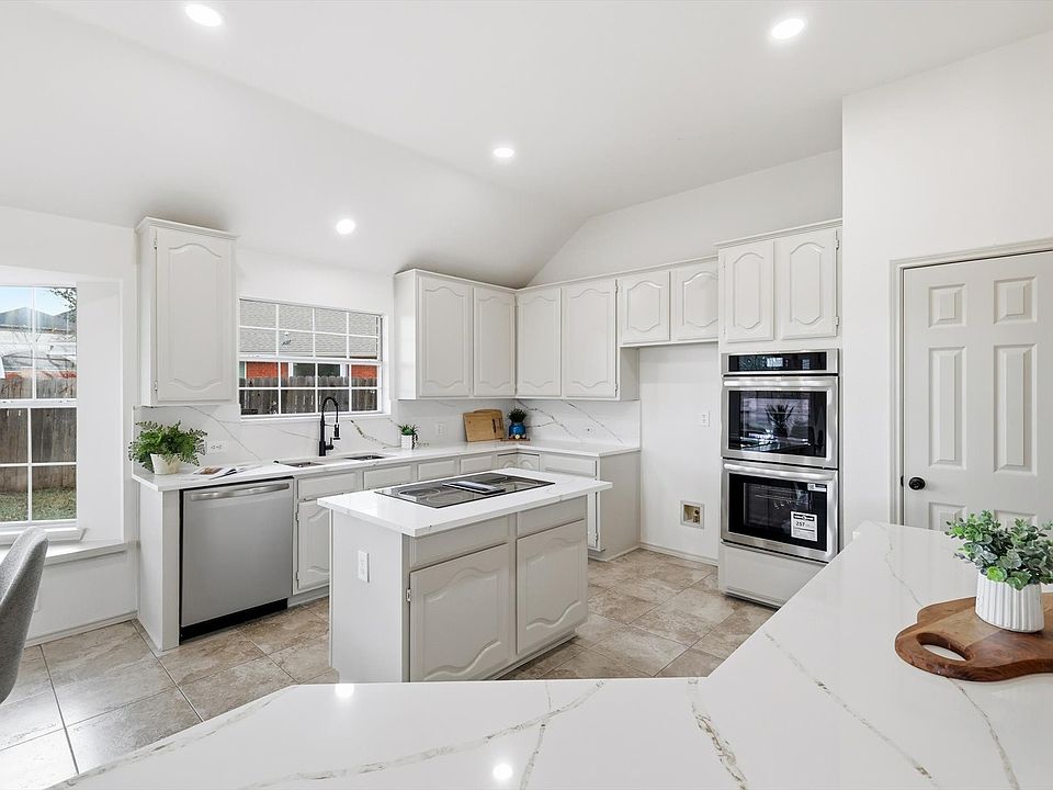 1st image of 833 Tealwood Cir