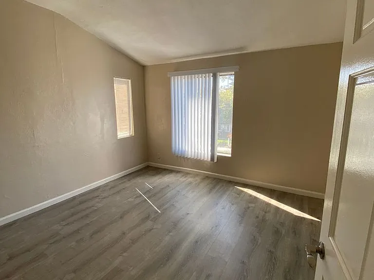3600 E 7th St — Photo 7