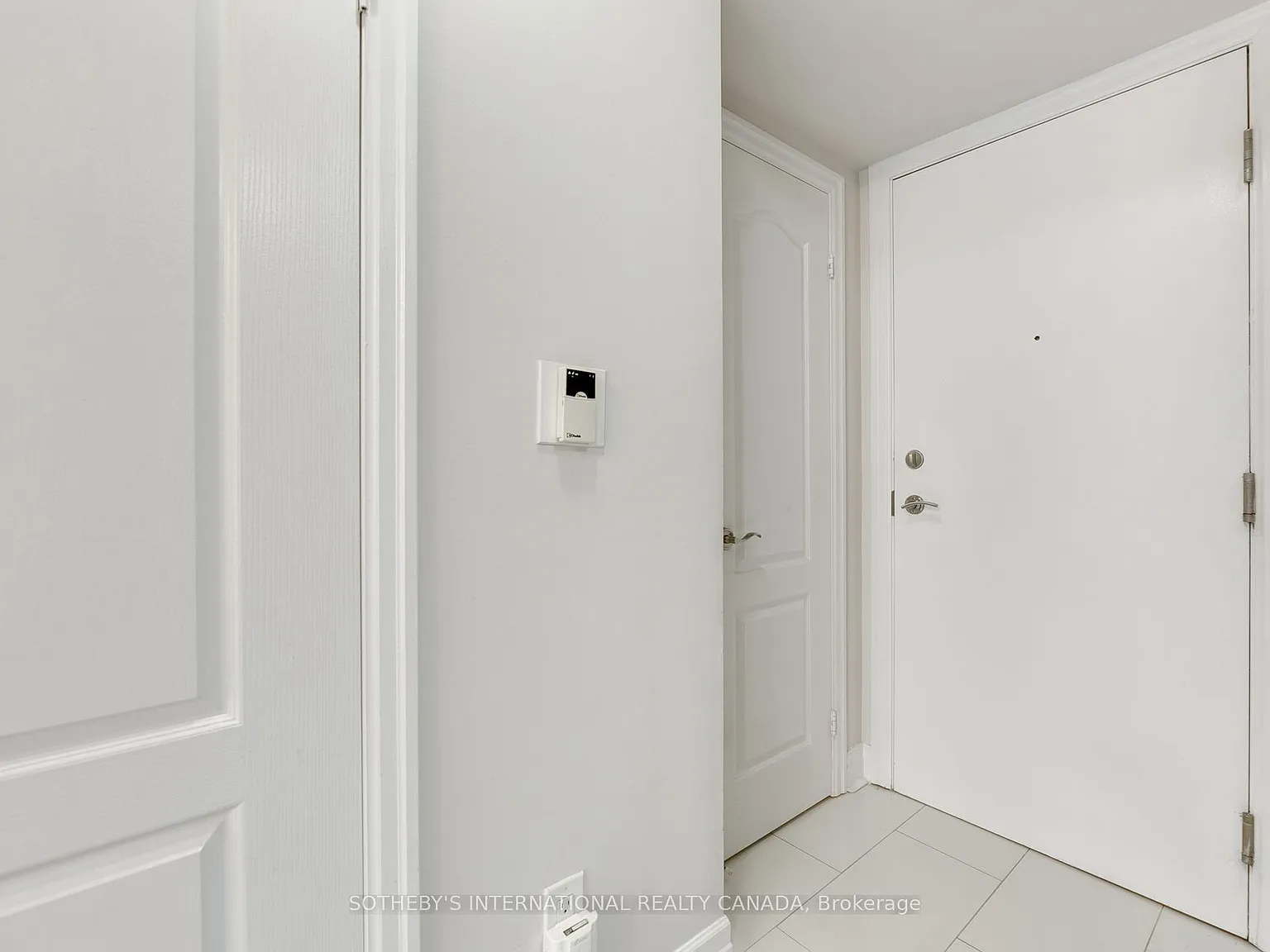 The Boulevard Condos — Photo 2