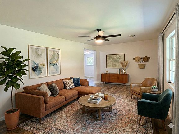 5th image of 101 Oak Dr