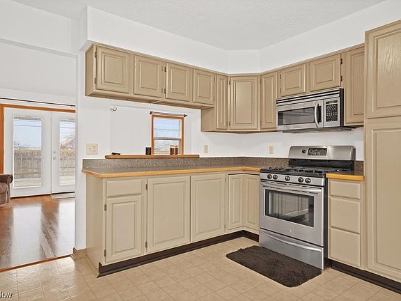 4th image of 313 Loyola Dr