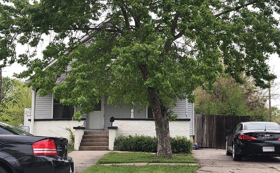 1st image of 702 W 11th St