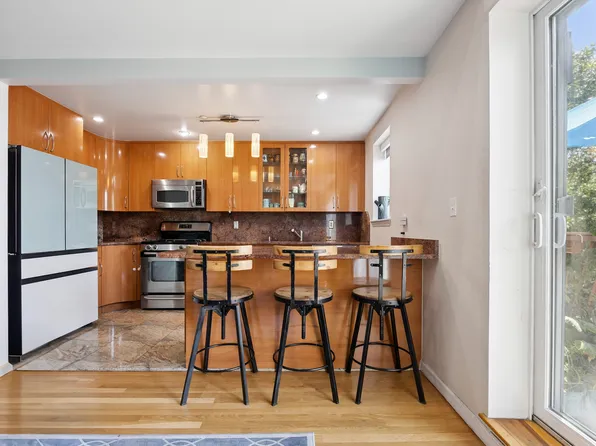 2511 Ocean Avenue image 8 of 21